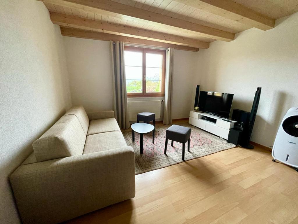 Claude Apartment *